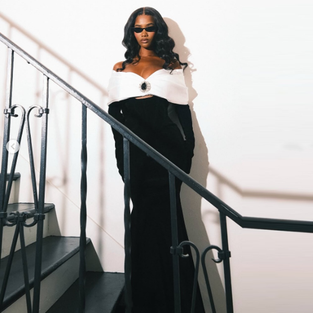 Women Formal Event Wear - Customized Elegant Velvet No Gloves Evening